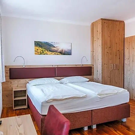 Zur Waldschenke 3*