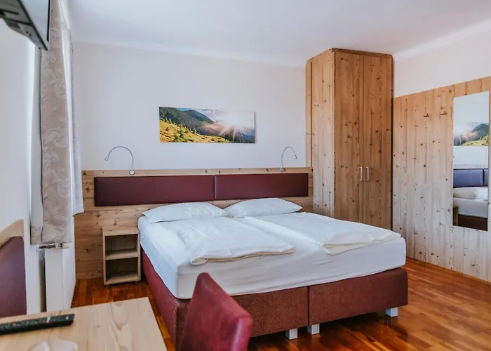 Zur Waldschenke Fogadó Zeltweg